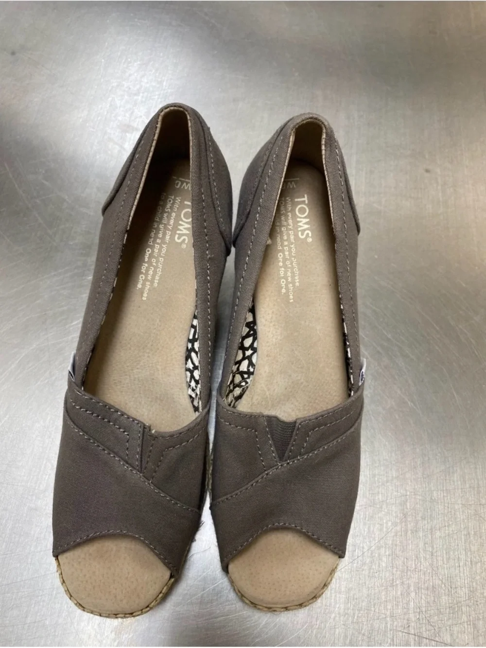 TOMS Calypso Gray Canvas Peep-Toe Espadrille Wedge Heels - Size 8